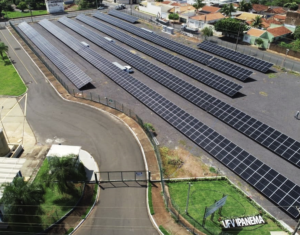 Foto aérea da Usina Fotovoltaica Ipanema da GS Inima Samar, em Araçatuba.